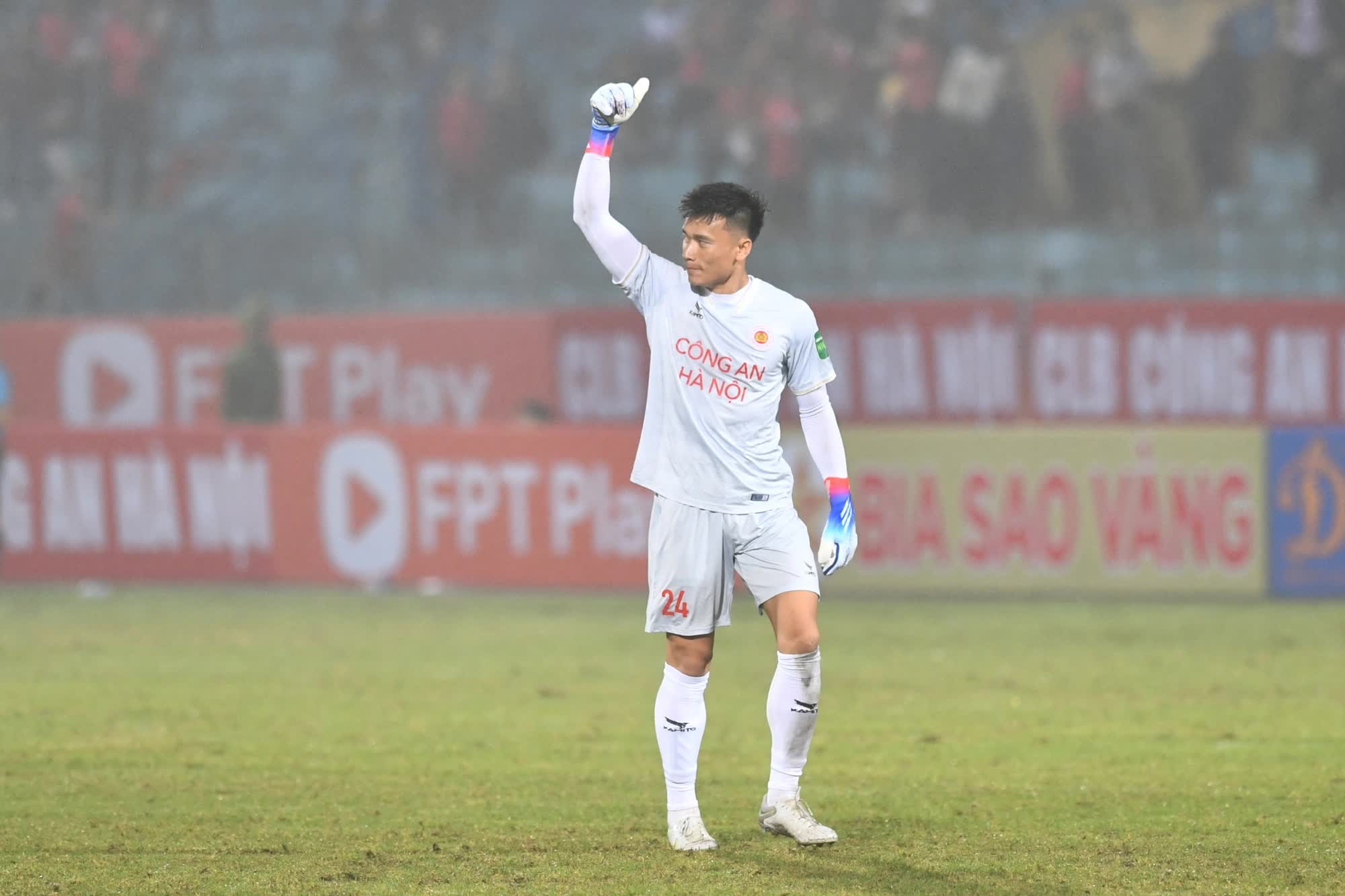 Văn Lâm thất vọng sau trận thua đậm nhất sự nghiệp tại V-League - Ảnh 6.