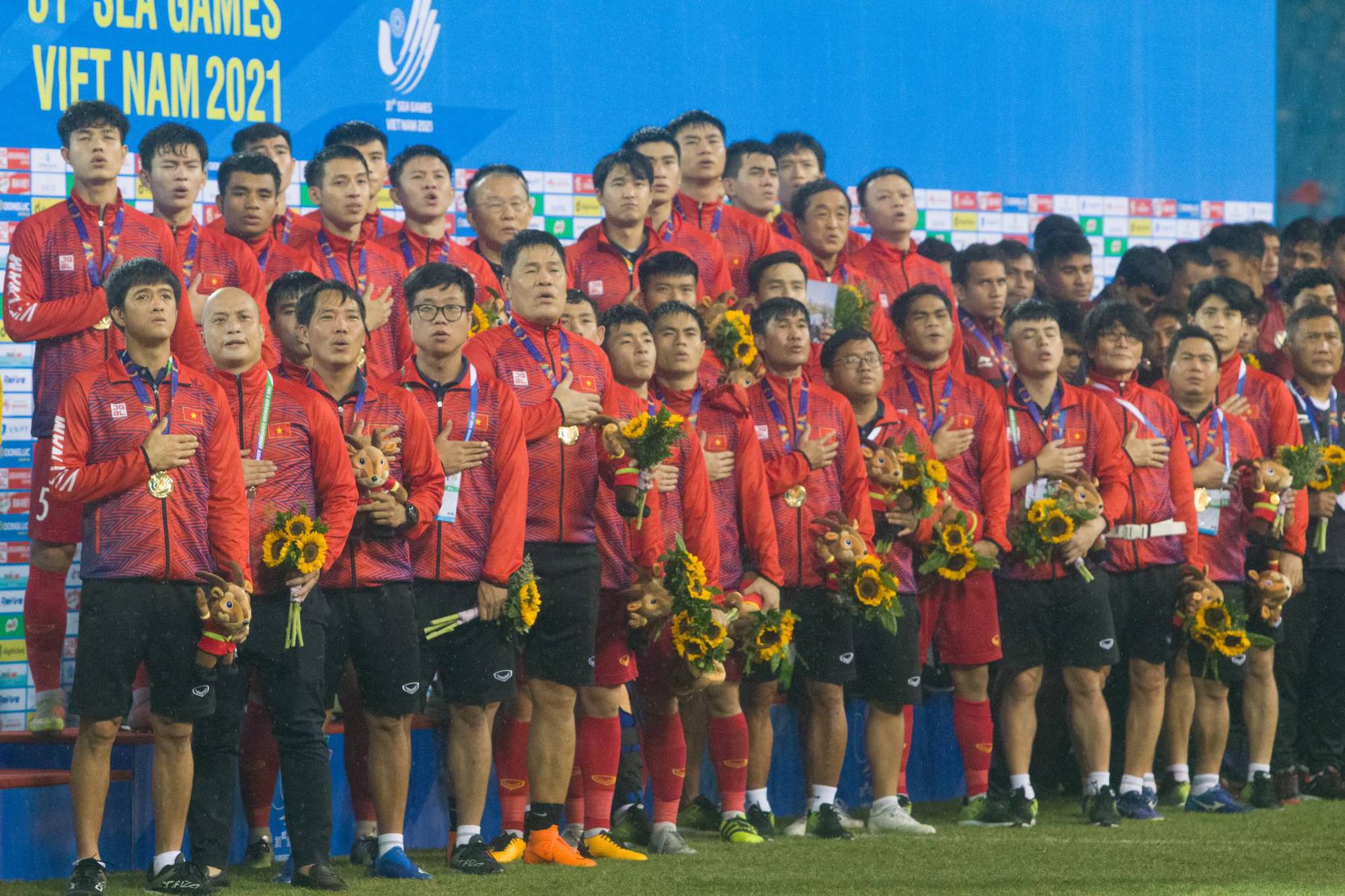 SEA Games 32 chốt độ tuổi bóng đá nam: Tiến Linh, Quang Hải vẫn còn cơ hội - Ảnh 1.