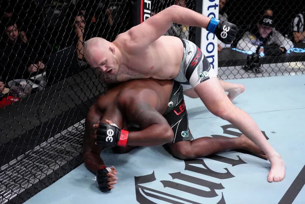 UFC FN 218: &quot;Vua knock-out&quot; Derrick Lewis lại thua, võ sĩ Indonesia lỡ cơ hội tạo ra lịch sử - Ảnh 2.