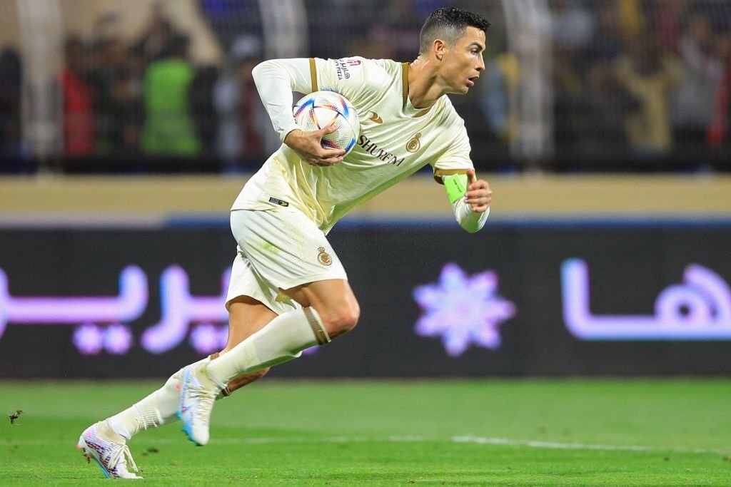 Cầu thủ Al-Nassr thừa nhận Ronaldo mang đến bất lợi cho đội bóng - Ảnh 2.