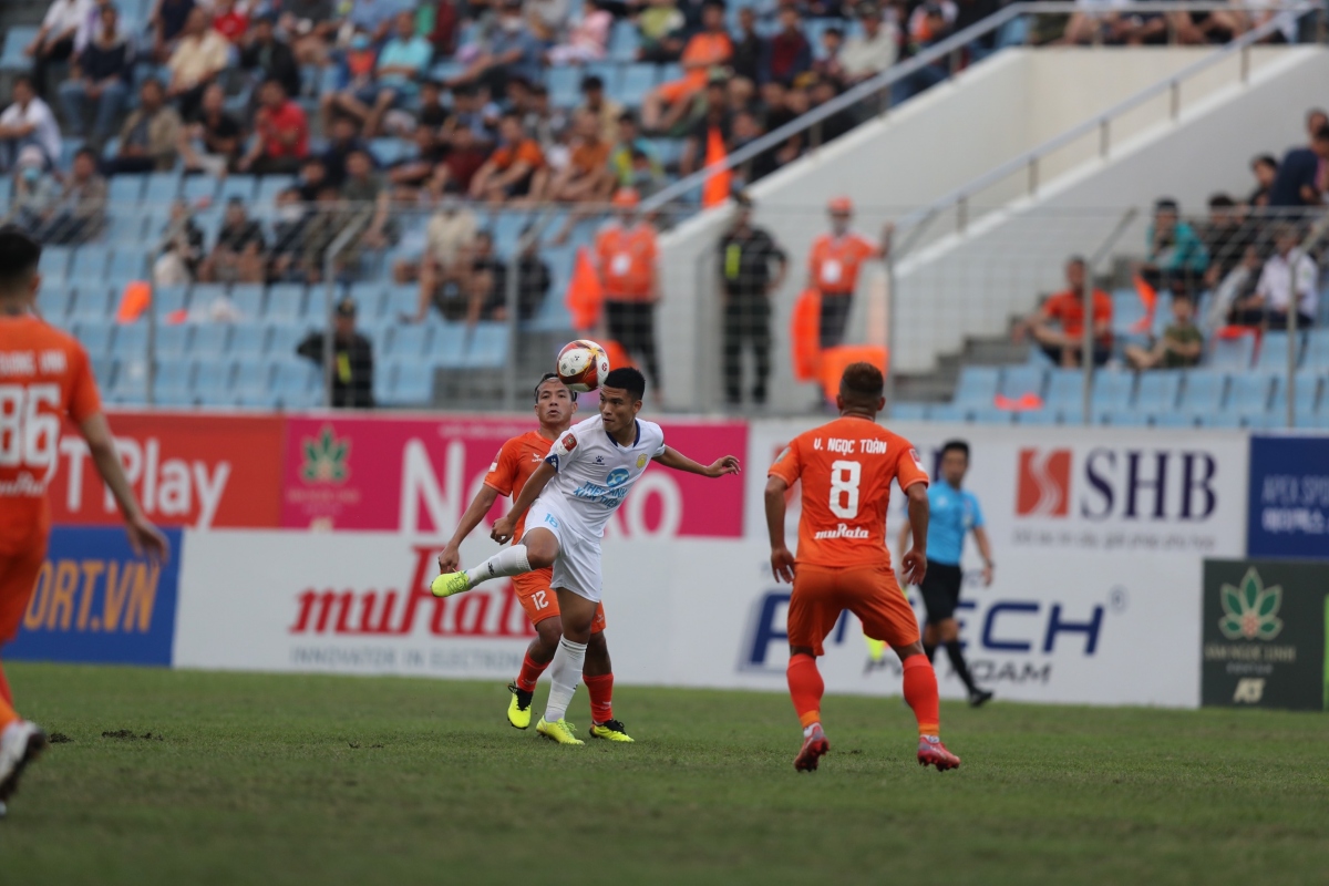 Nam Định tạm thời vươn lên dẫn đầu V-League 2023 - Ảnh 8.