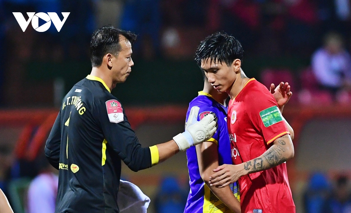Văn Hậu thi đấu “không nương chân” với các đồng đội cũ ở Hà Nội FC - Ảnh 14.