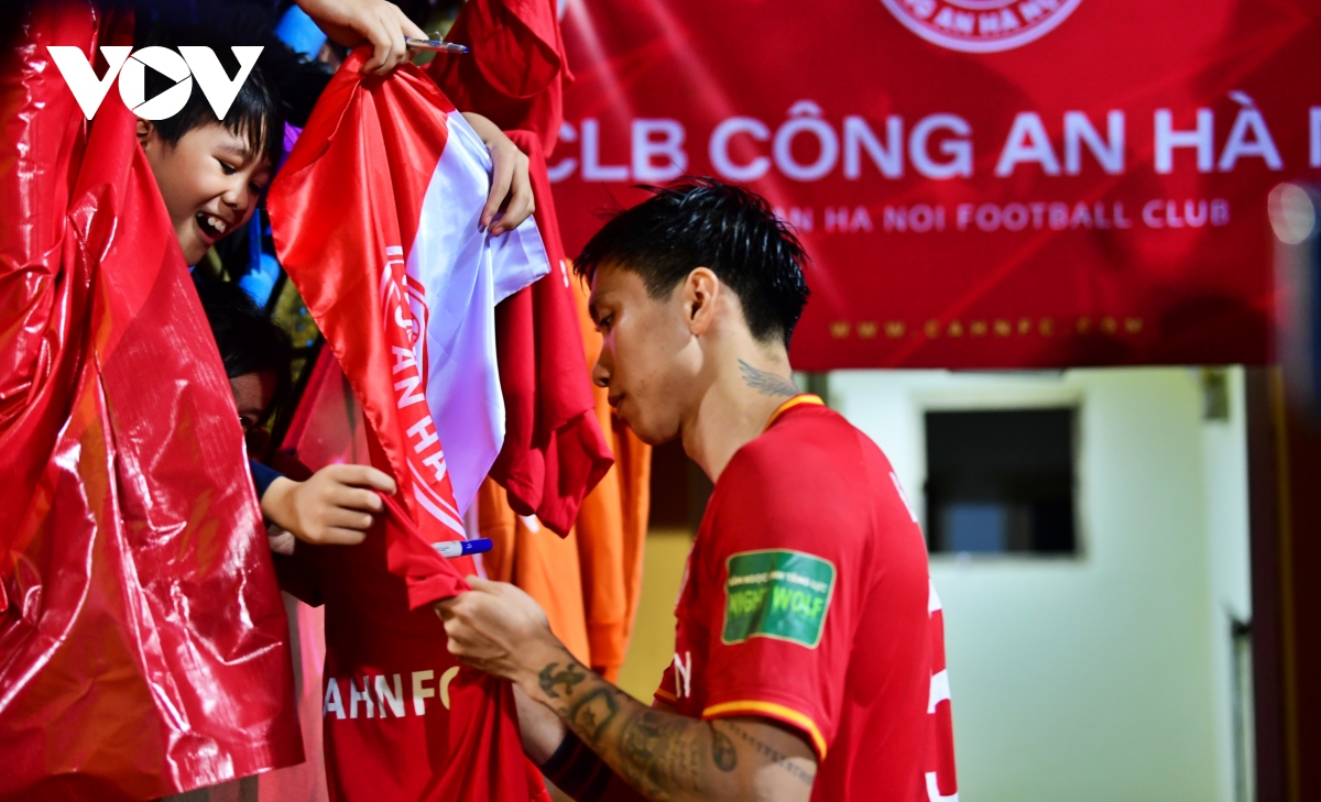 Văn Hậu thi đấu “không nương chân” với các đồng đội cũ ở Hà Nội FC - Ảnh 15.