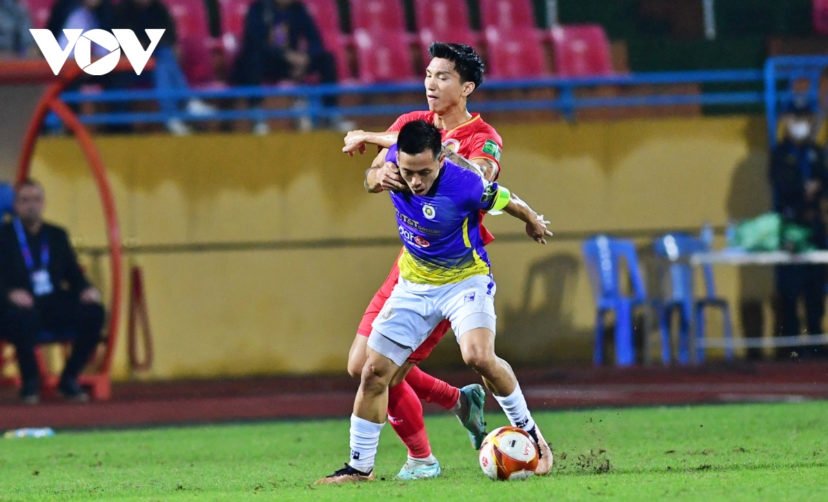 Văn Hậu thi đấu “không nương chân” với các đồng đội cũ ở Hà Nội FC - Ảnh 5.