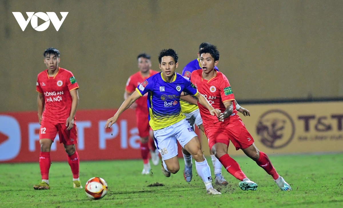 Văn Hậu thi đấu “không nương chân” với các đồng đội cũ ở Hà Nội FC - Ảnh 8.
