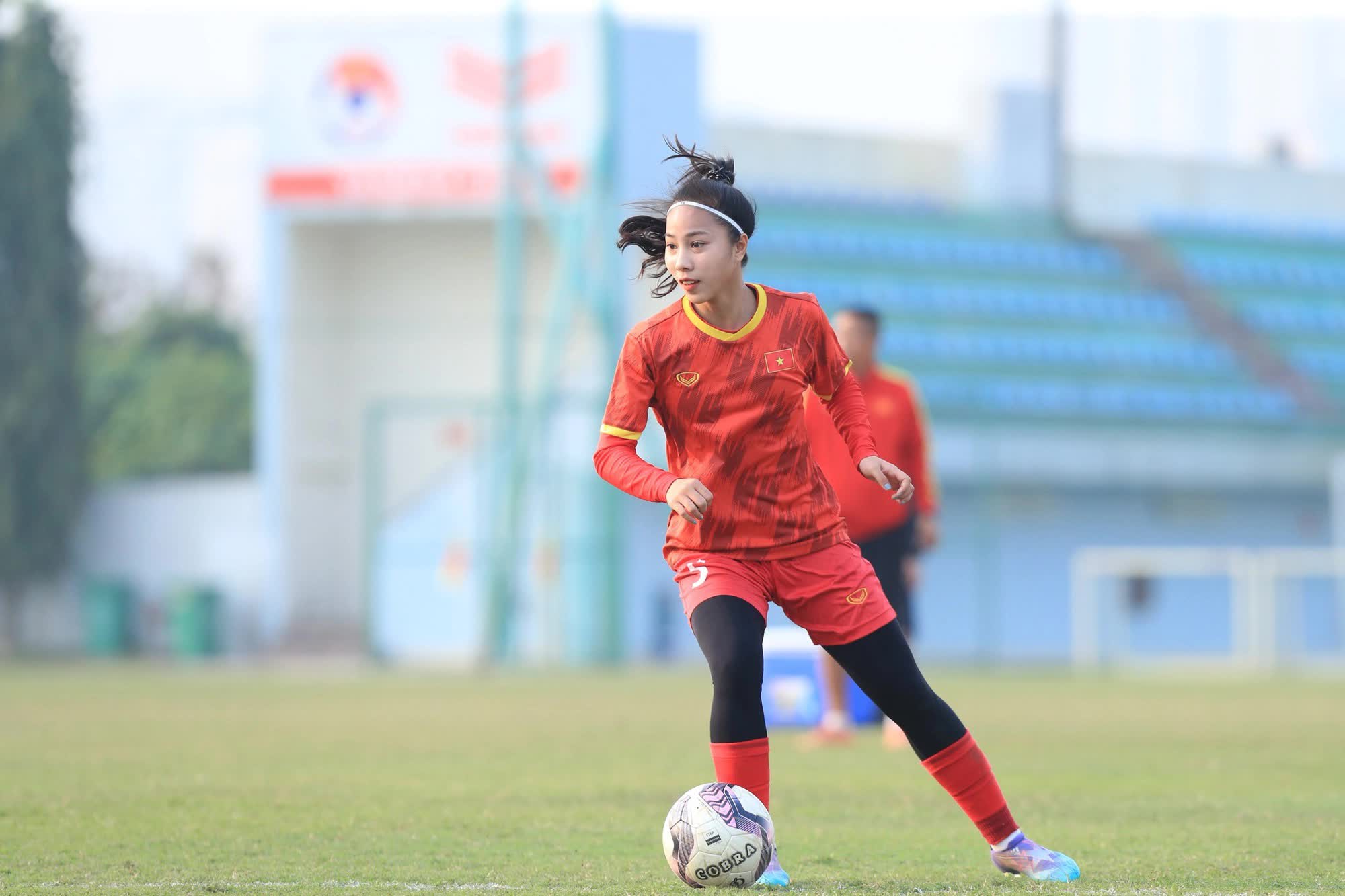 Đội Trưởng U20 Nữ Việt Nam: Mạnh Mẽ Trên Sân, Xinh Đẹp, Dịu Dàng Ở Ngoài Đời