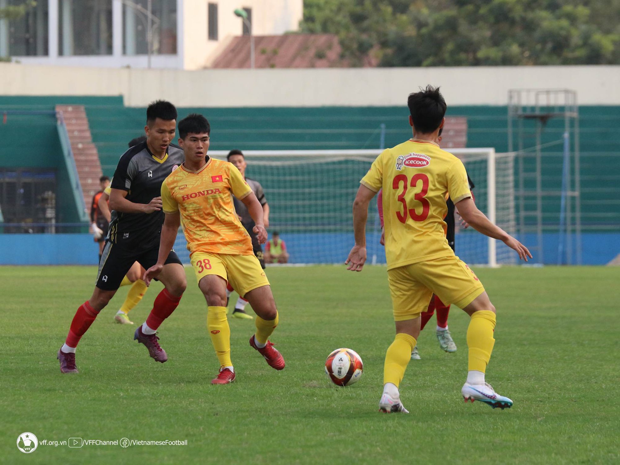 U23 Việt Nam thắng trận đầu tiên dưới thời HLV Philippe Troussier - Ảnh 10.
