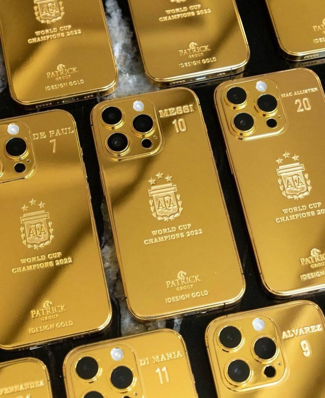 Messi bỏ ra 5 tỷ đồng mua iPhone dát vàng tặng các đồng đội - Ảnh 1.