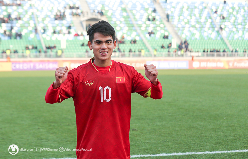 Đội trưởng Khuất Văn Khang xuất sắc nhất trận đấu U20 Việt Nam thắng U20 Australia - Ảnh 1.