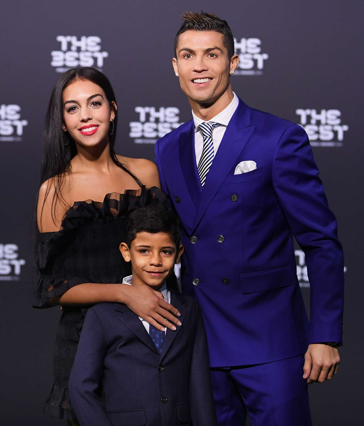 Chia tay Ronaldo vì 'bám váy mẹ', siêu mẫu quyến rũ nhất thế giới mất 11 triệu người theo dõi sau một ngày - Ảnh 3.