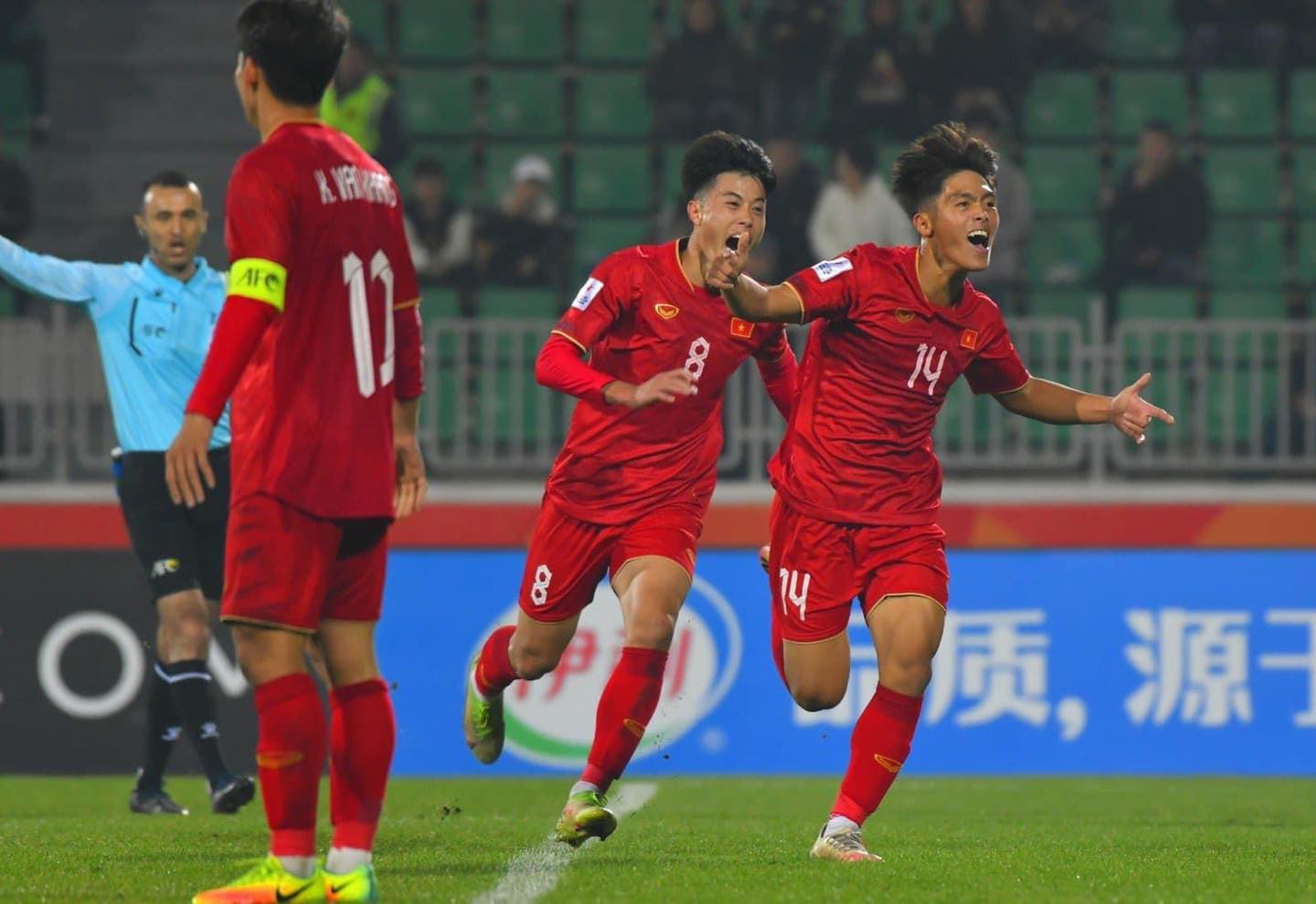 Màn ăn mừng chiến thắng đầy cảm xúc của U20 Việt Nam trước U20 Qatar - Ảnh 4.