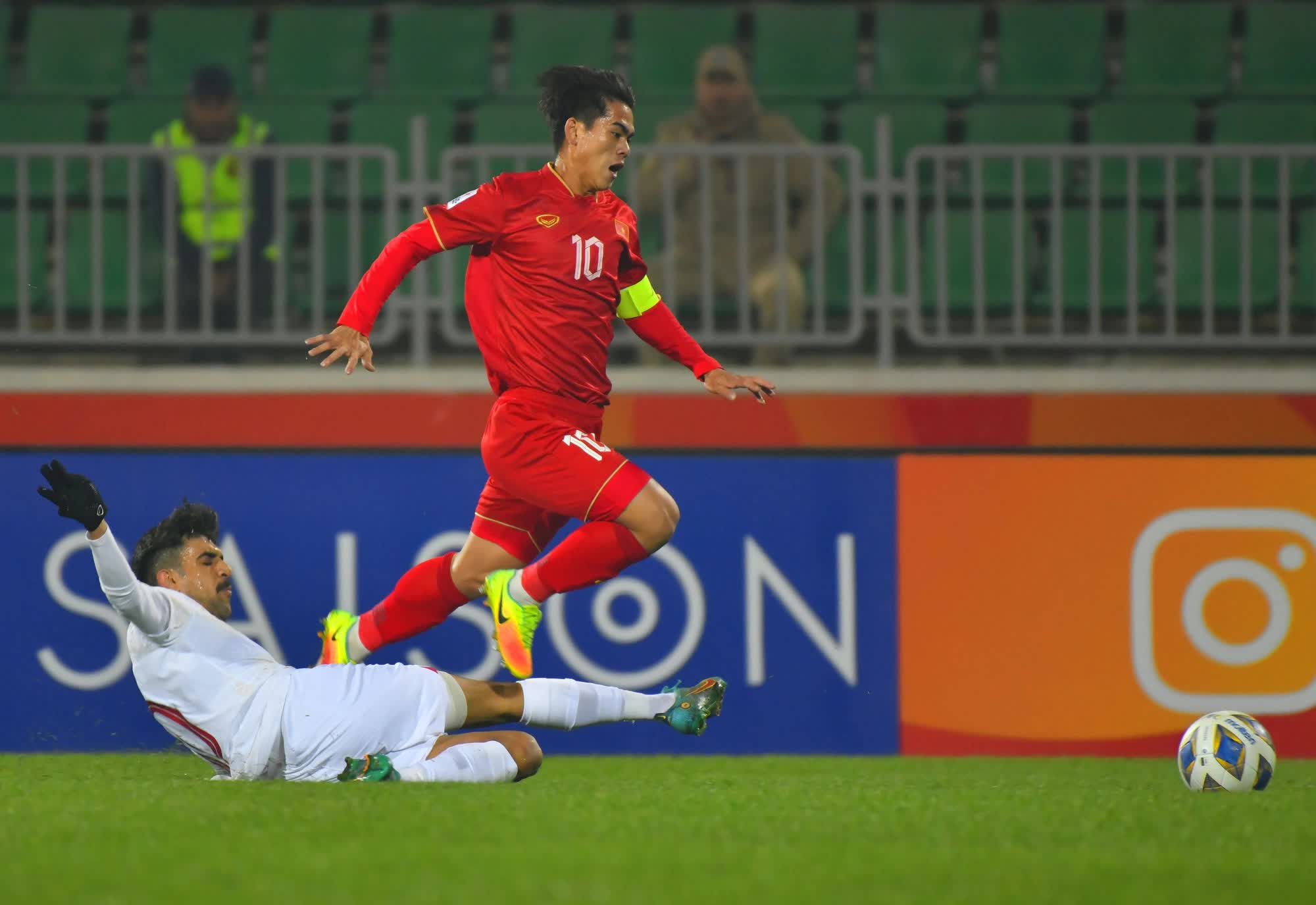 Quốc Việt, Văn Trường lập công nhưng không phải cầu thủ xuất sắc nhất trận đấu của U20 Việt Nam - Ảnh 1.