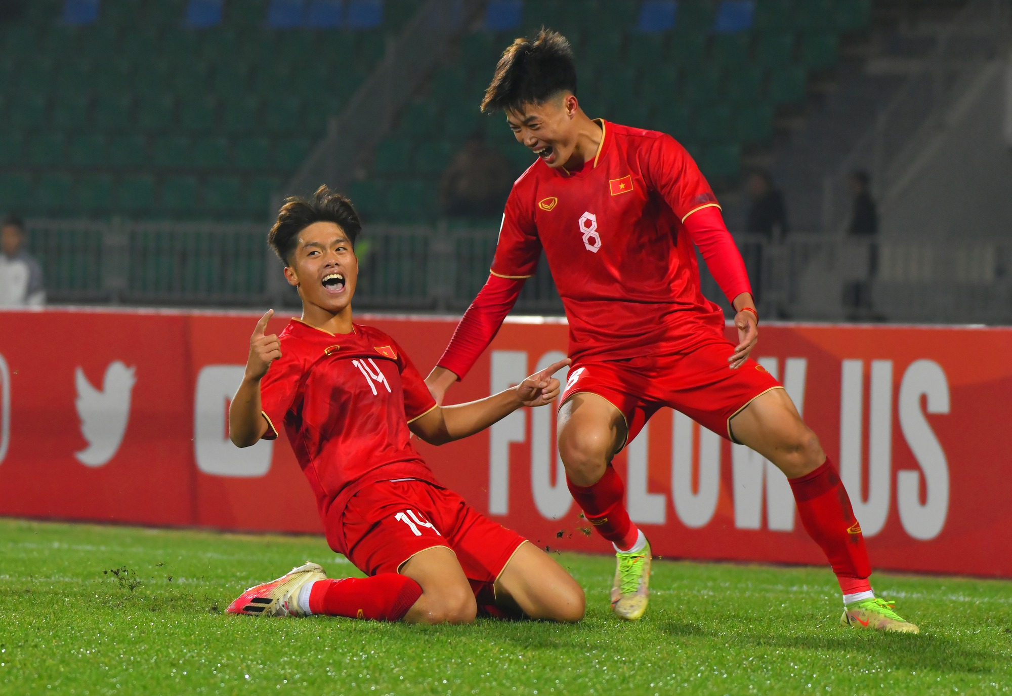 Màn ăn mừng chiến thắng đầy cảm xúc của U20 Việt Nam trước U20 Qatar - Ảnh 5.