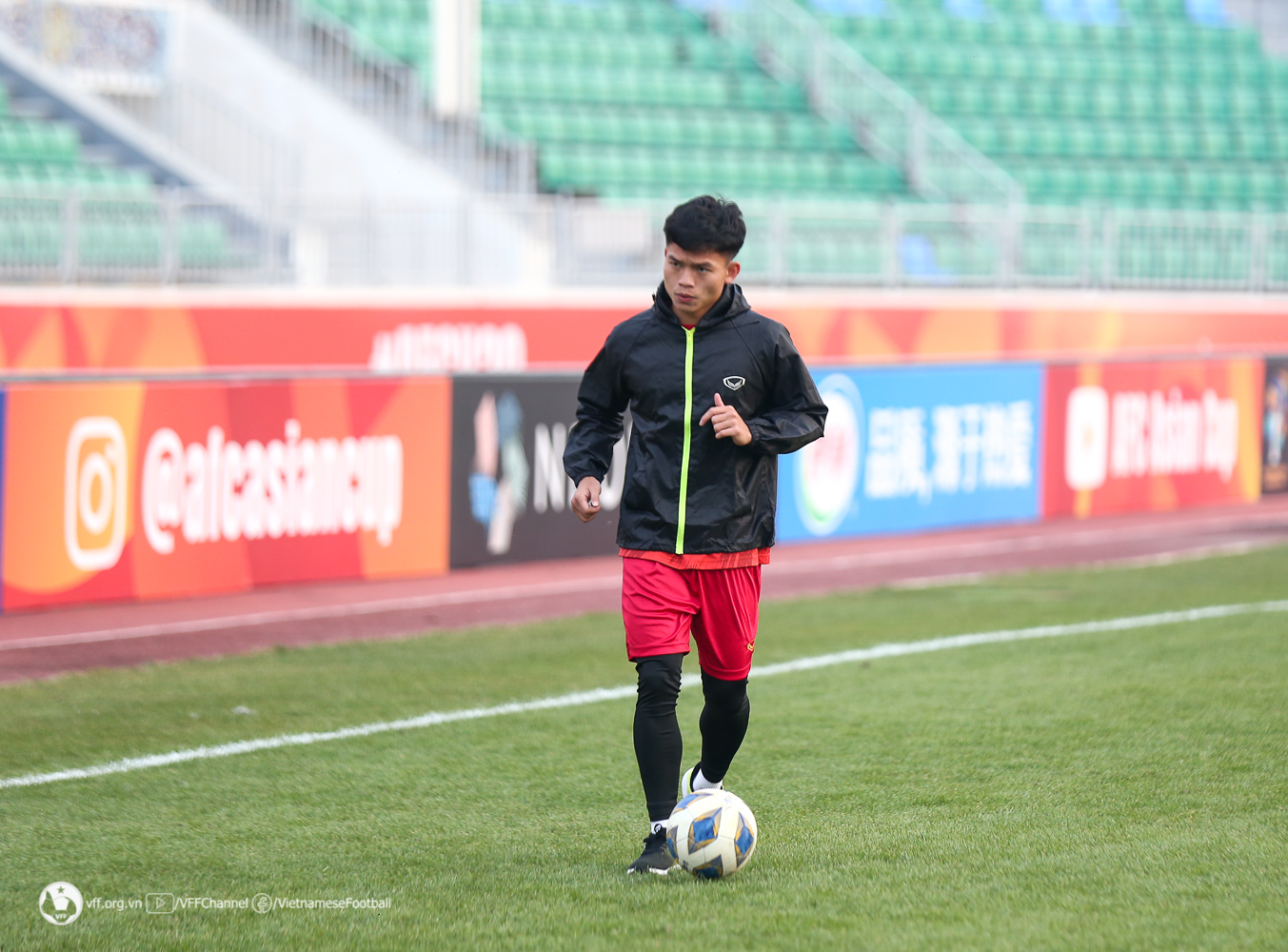 Một cầu thủ U20 Việt Nam phải tập riêng trước trận đấu gặp U20 Iran - Ảnh 1.