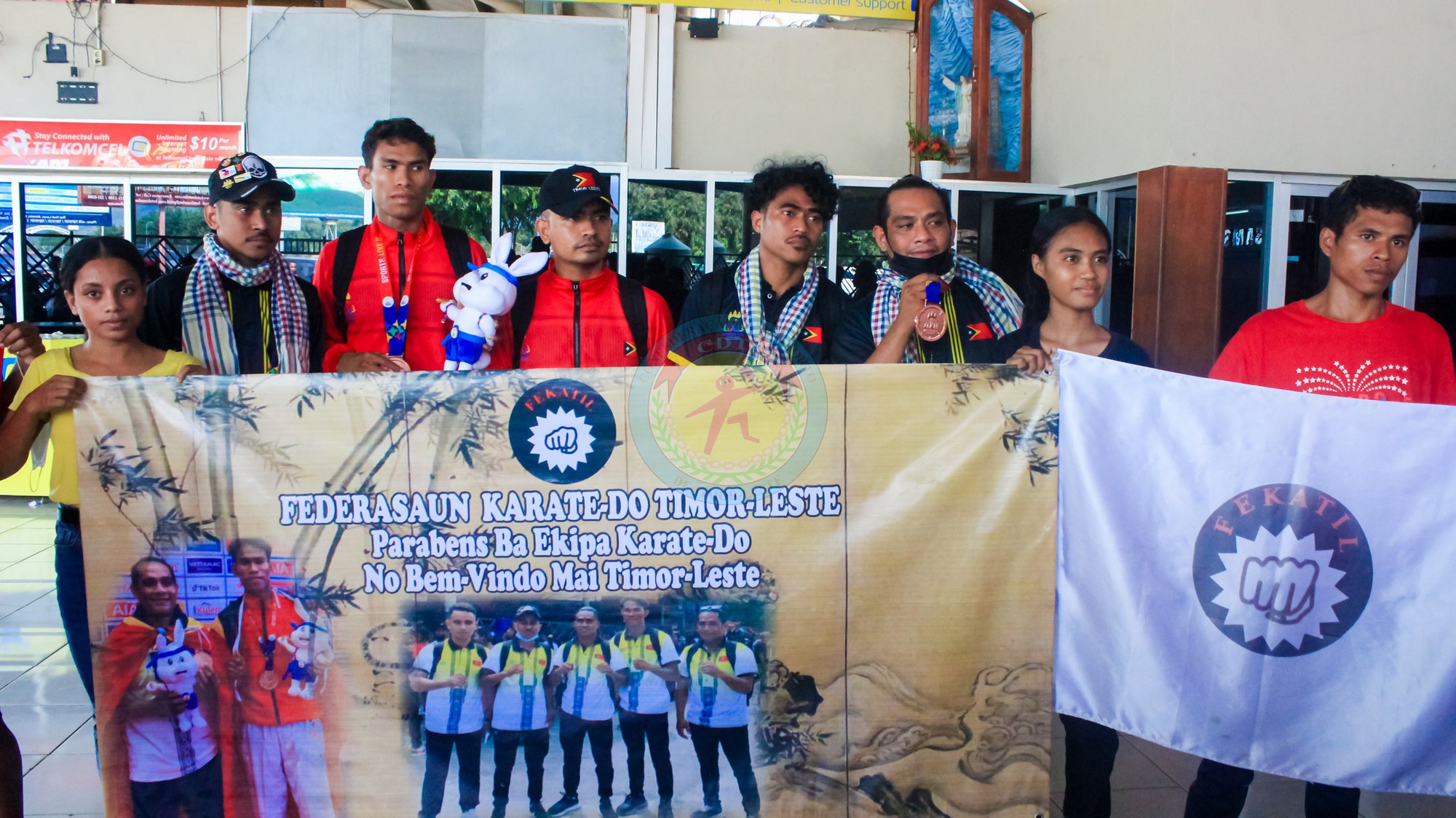VĐV Timor Leste được chào đón như người hùng sau khi giành HCĐ SEA Games, HLV cảm thán: 'Thật tự hào' - Ảnh 3.