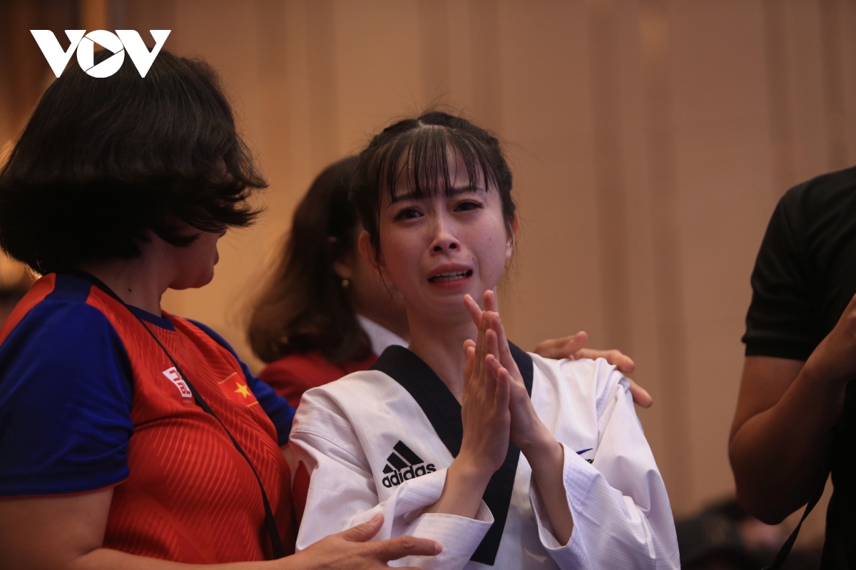 &quot;Hot girl Teakwondo&quot; bật khóc khi giành HCV kịch tính ở SEA Games 32 - Ảnh 1.