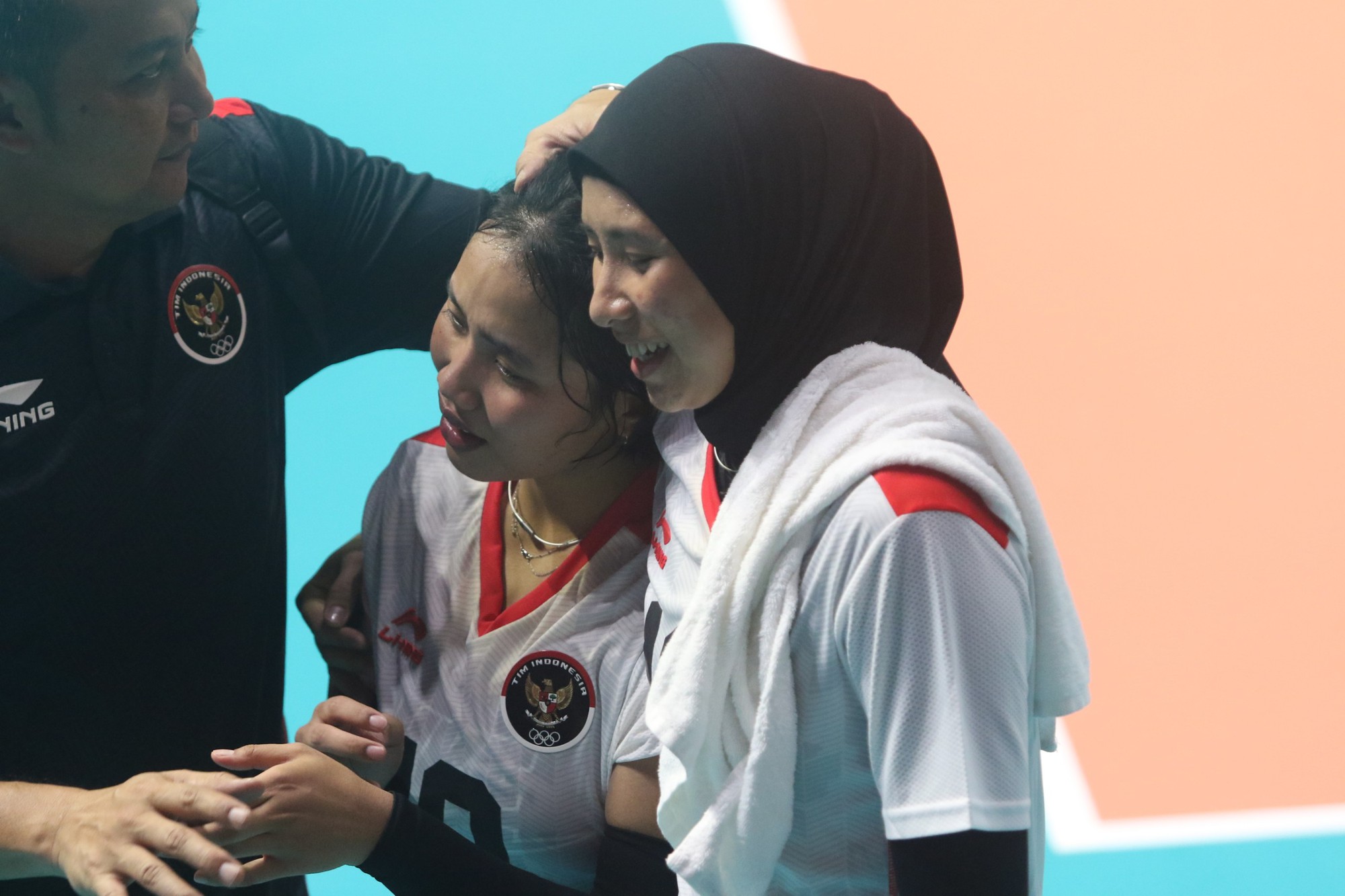 Thua Việt Nam ở bán kết SEA Games, tuyển Indonesia khóc nước nở, chìm trong nước mắt - Ảnh 11.