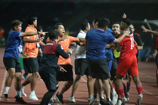 Cầu thủ Thái Lan kể về giây phút gạt hết tất cả để lao vào ăn thua đủ với U22 Indonesia: Họ đã làm điều không thể chấp nhận - Ảnh 2.