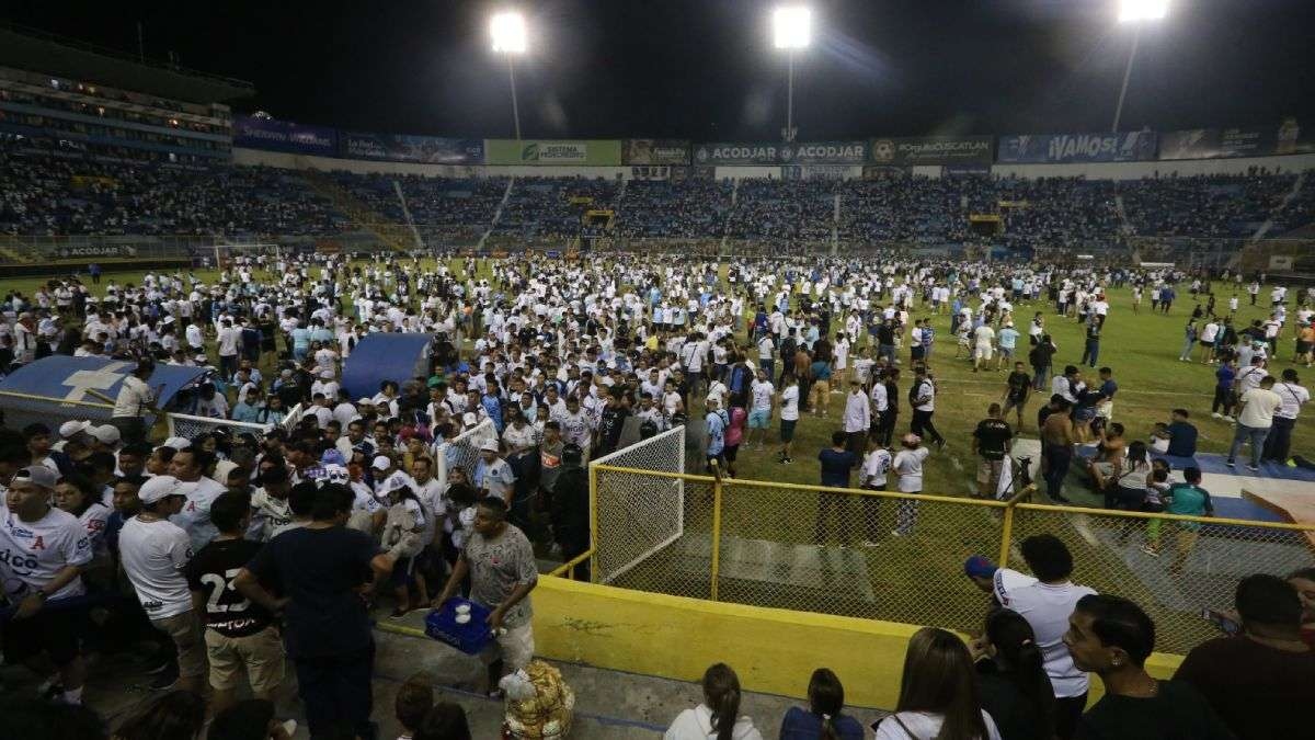 Giẫm đạp tại sân vận động ở El Salvador khiến 12 người thiệt mạng - Ảnh 1.