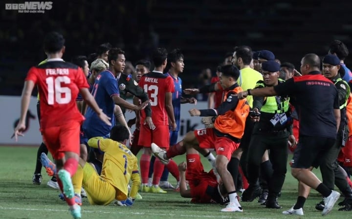 Cầu thủ U22 Thái Lan không được lên tuyển nửa năm sau vụ xô xát với Indonesia - Ảnh 1.