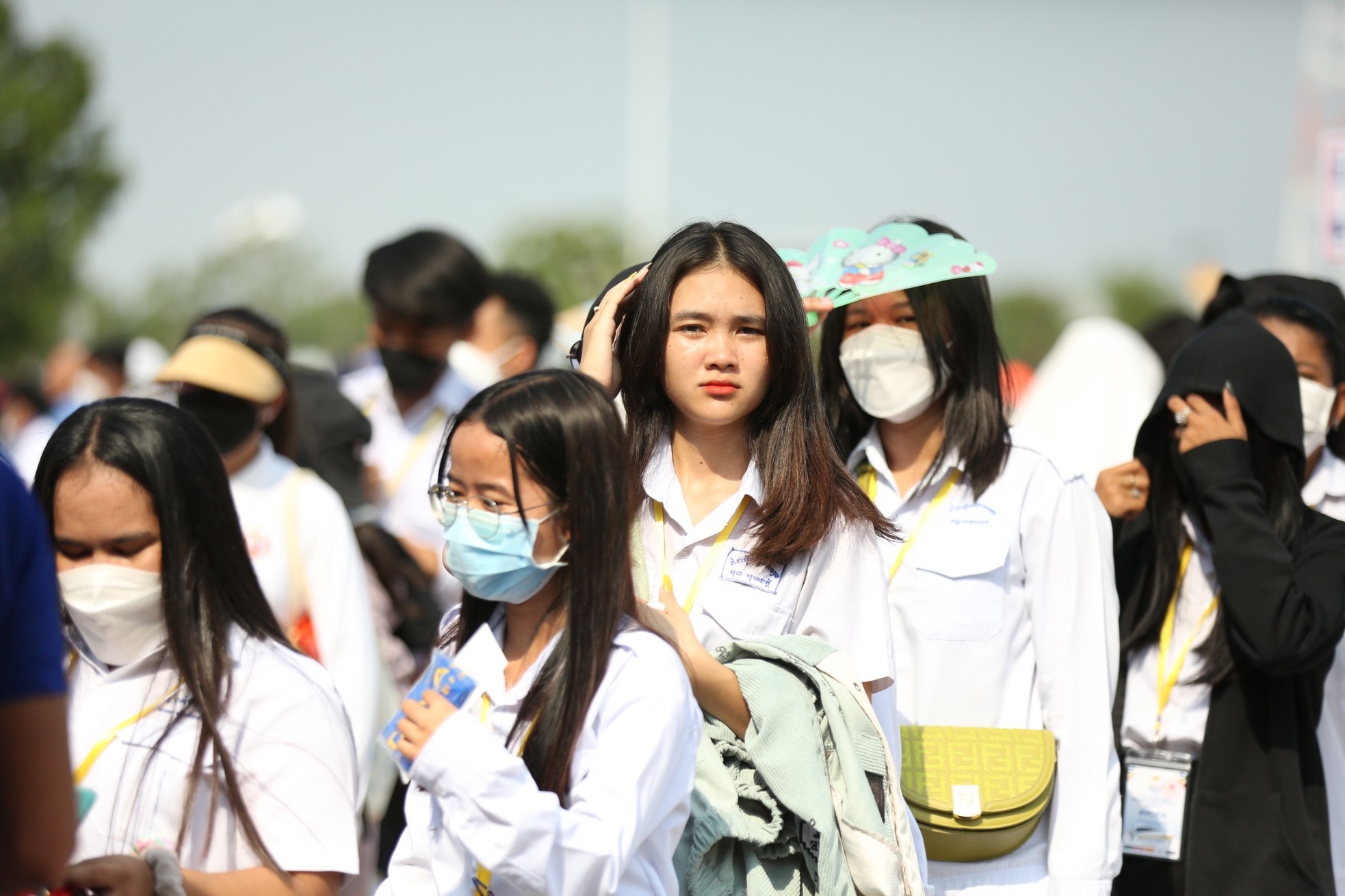 Kẹt xe hàng km, người Campuchia vẫn đội nắng đi xem khai mạc SEA Games 32 - Ảnh 8.