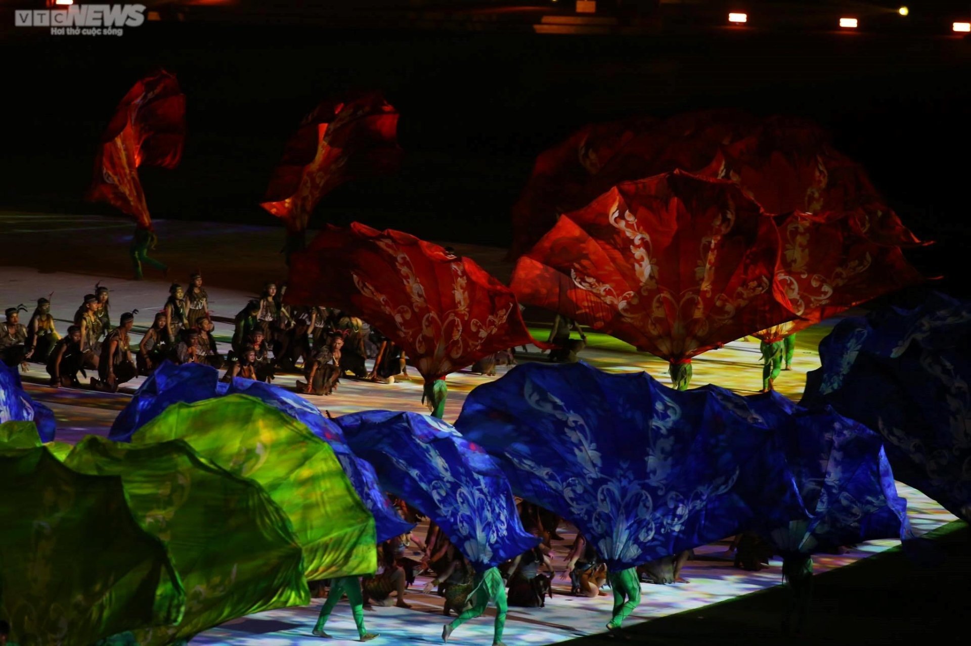 Khai mạc SEA Games 32 rực rỡ sắc màu, đẳng cấp Olympic - Ảnh 5.