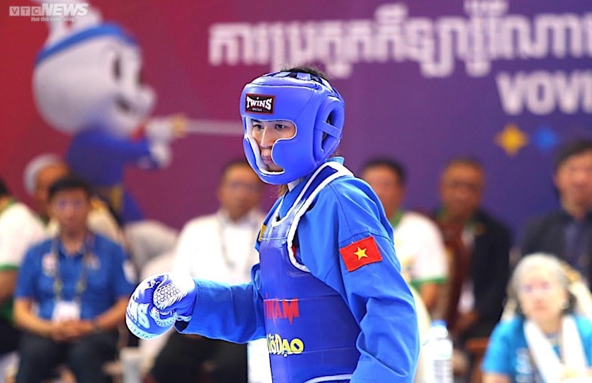 Nữ võ sĩ Việt Nam nén đau, 'chấp' đối thủ 1 chân vẫn giành HCV SEA Games 32 - Ảnh 1.