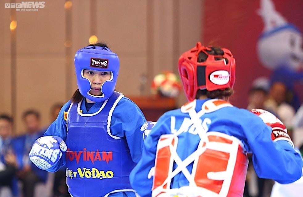 Nữ võ sĩ Việt Nam nén đau, 'chấp' đối thủ 1 chân vẫn giành HCV SEA Games 32 - Ảnh 3.