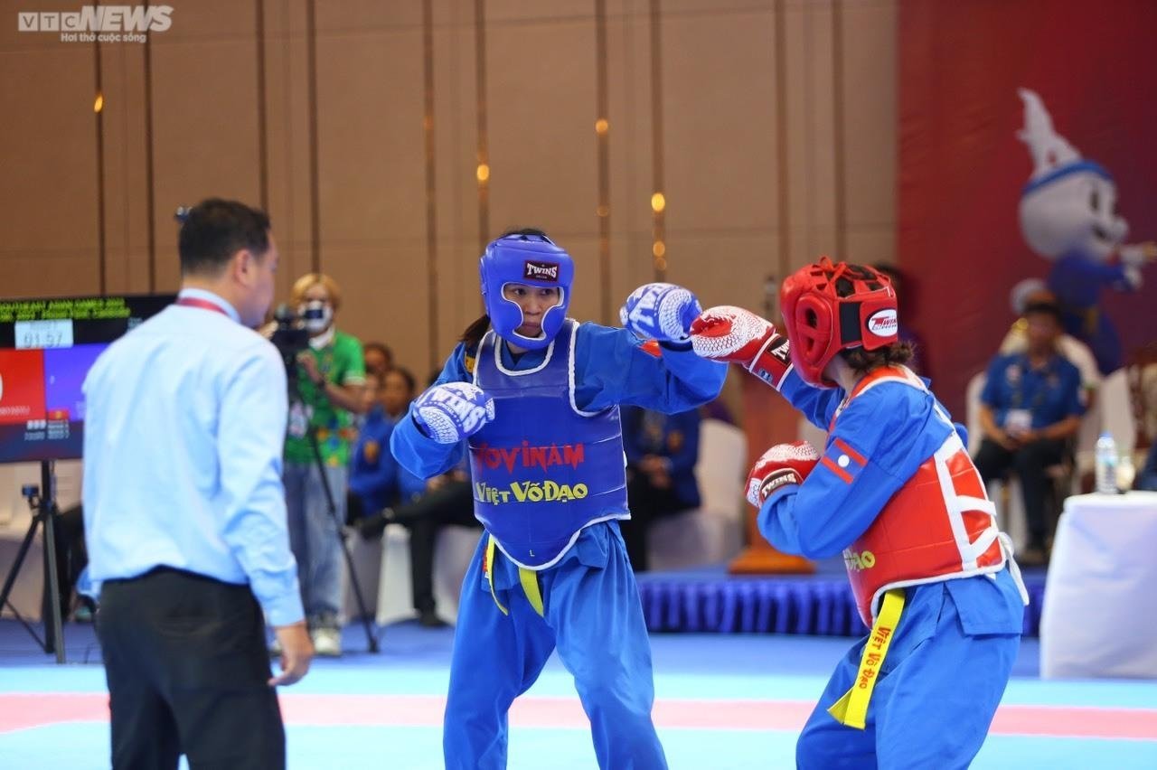 Nữ võ sĩ Việt Nam nén đau, 'chấp' đối thủ 1 chân vẫn giành HCV SEA Games 32 - Ảnh 7.