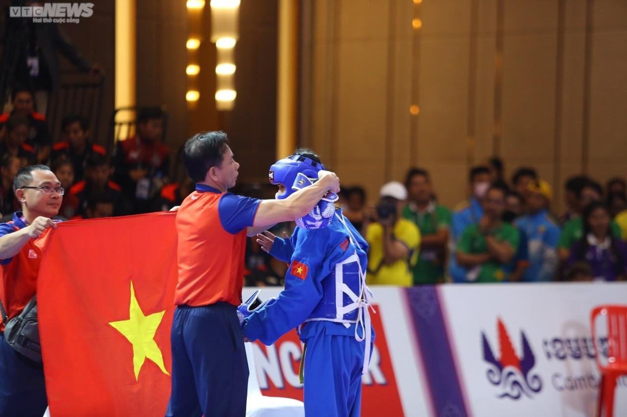 Nữ võ sĩ Việt Nam nén đau, 'chấp' đối thủ 1 chân vẫn giành HCV SEA Games 32 - Ảnh 8.