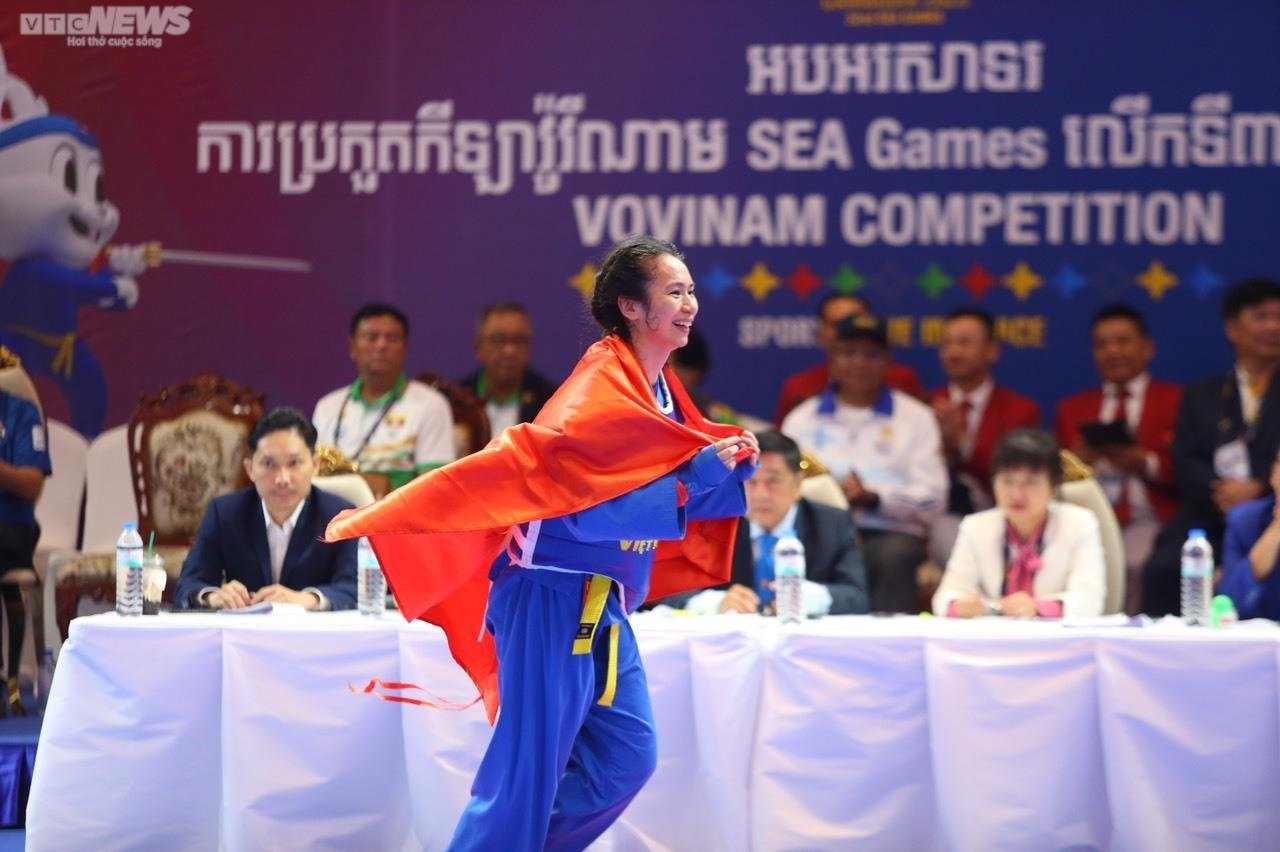 Nữ võ sĩ Việt Nam nén đau, 'chấp' đối thủ 1 chân vẫn giành HCV SEA Games 32 - Ảnh 9.