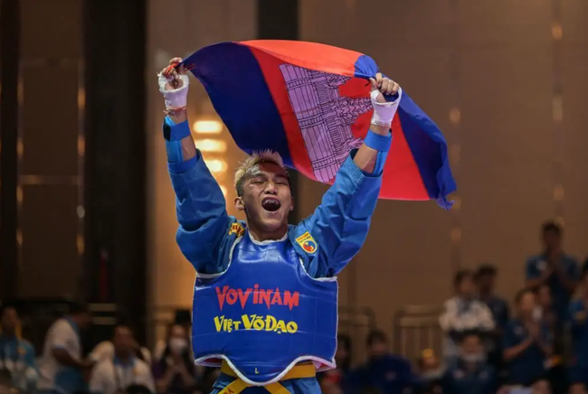 Sau một ngày thi đấu chính thức ở SEA Games 32, nước chủ nhà Campuchia đã giành số HCV gấp đôi cả kỳ đại hội trước - Ảnh 2.