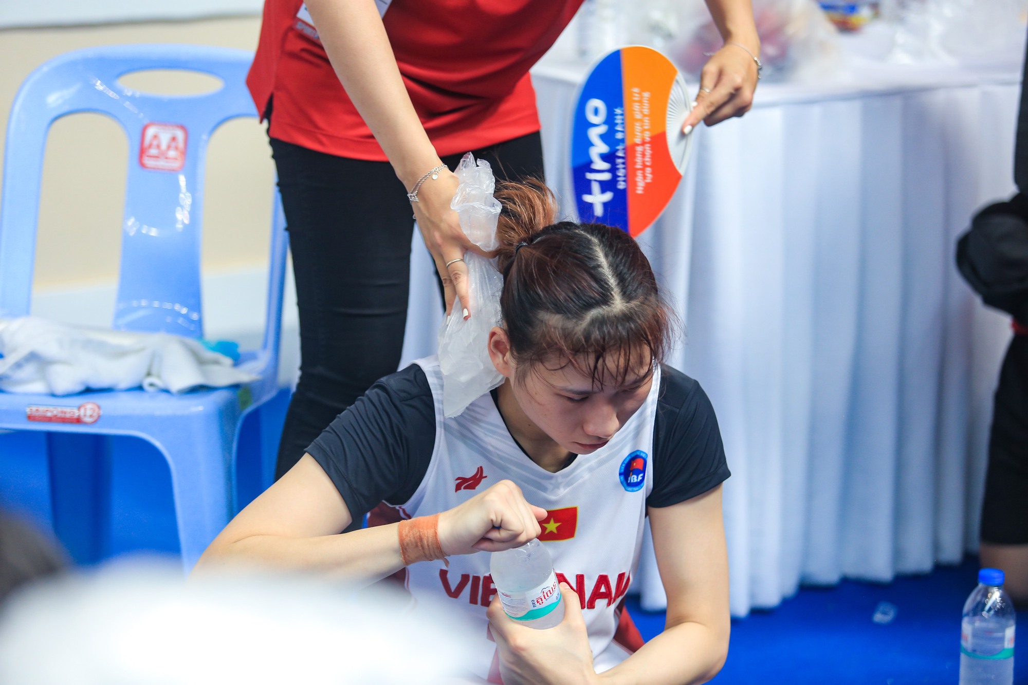 Nữ VĐV bóng rổ Việt Nam cắn răng thi đấu tại SEA Games dù chấn thương, tạo ra thành tích nức lòng người hâm mộ - Ảnh 7.