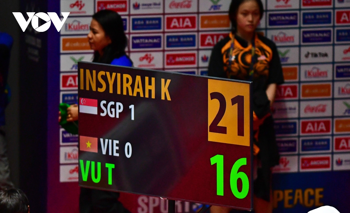 Vũ Thị Trang thua đầy tiếc nuối trước đối thủ Singapore ở SEA Games 32 - Ảnh 3.