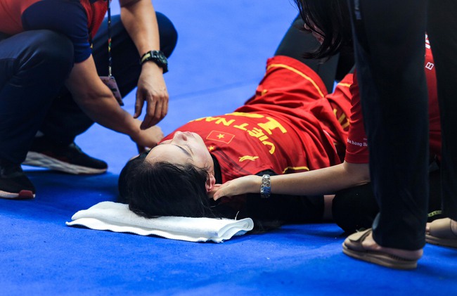 Hot girl bóng rổ Trương Thảo Vy ngã đập đầu xuống sàn vẫn xin tiếp tục thi đấu cho bóng rổ nữ Việt Nam - Ảnh 5.