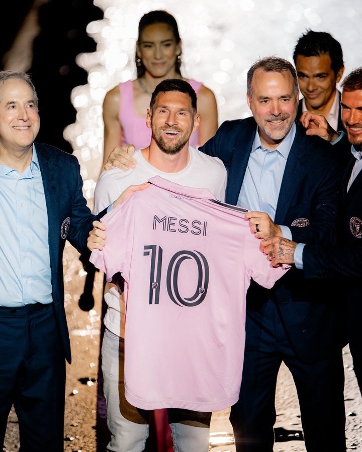 Messi ra mắt Inter Miami, Beckham trao tận tay áo số 10 - Ảnh 10.