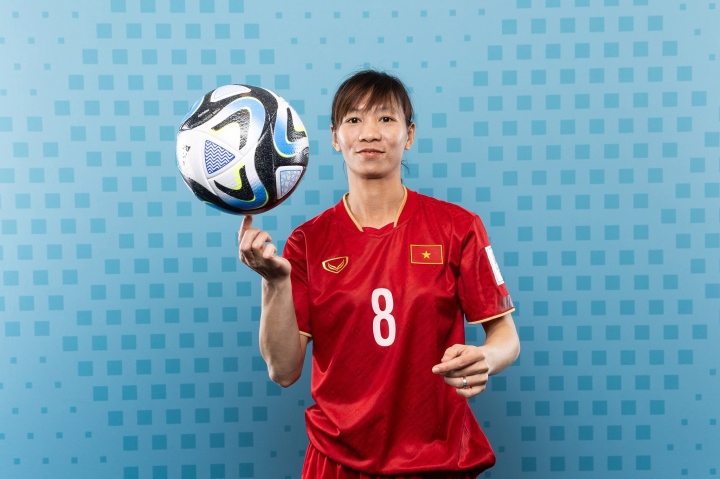 Ngắm Thanh Nhã, Hoàng Loan 'đốn tim' dân mạng trên bộ ảnh cực xinh của FIFA - Ảnh 15.
