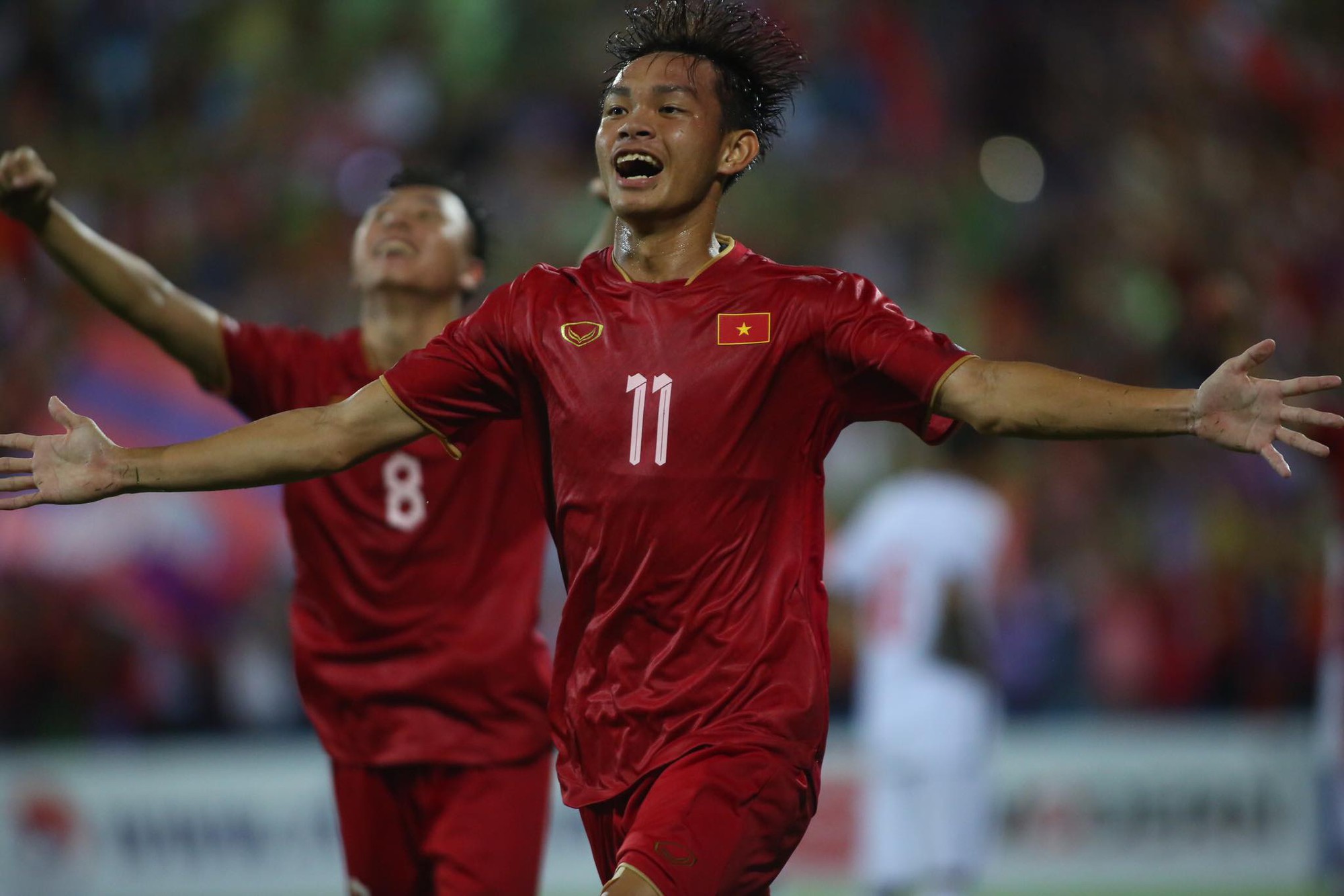 Bùi Vĩ Hào vỡ oà với bàn thắng cuối giờ, U23 Việt Nam chính thức giành vé vào VCK U23 châu Á tại Qatar - Ảnh 1.