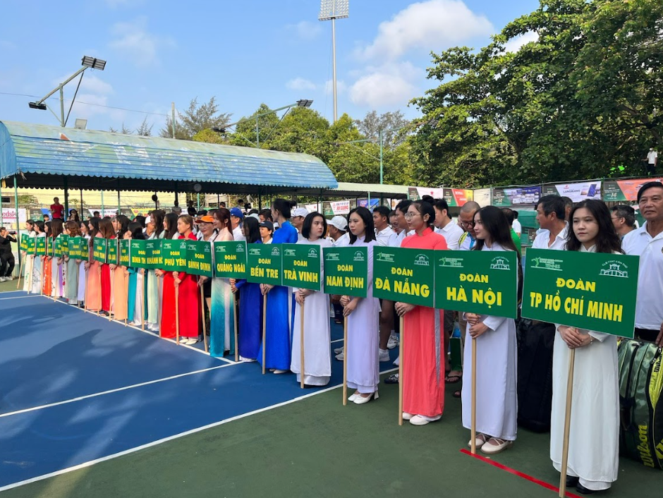 Gần 300 tay vợt tranh tài tại giải tennis ngành TTNT miền Trung Nam bộ và Tây Nguyên lần thứ 15 - Ảnh 2.
