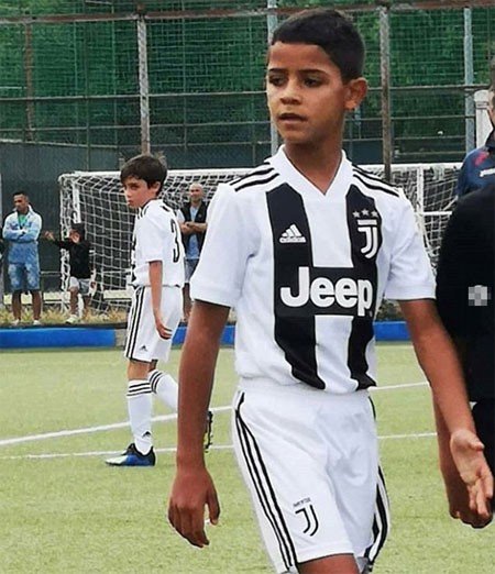 Hổ phụ sinh hổ tử: Con trai trưởng nhà Ronaldo độc diễn ghi bàn đẳng cấp cho đội trẻ Juventus - Ảnh 2.
