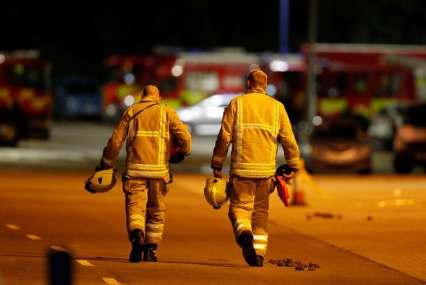 Vị cảnh sát dũng cảm lao vào đám cháy, cố gắng phá cửa để cứu nạn nhân trong thảm kịch Leicester - Ảnh 2.