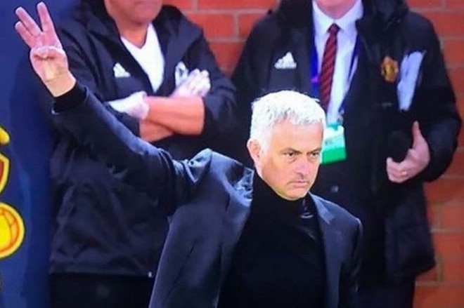 Mourinho, làm ơn hãy ngừng ăn mày dĩ vãng - Ảnh 2.