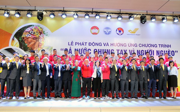 Cầu thủ đội tuyển Việt Nam khiến fan tan chảy với hành động tặng 71 chỉ vàng và 100 triệu đồng cho người nghèo - Ảnh 4.
