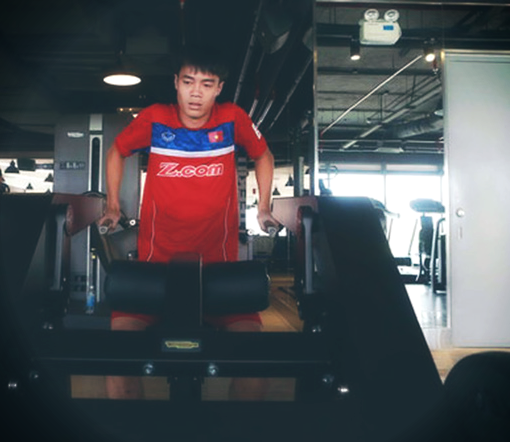 Một mình ở Việt Nam, Văn Toàn kiên trì tập gym và vật lý trị liệu để kịp hồi phục trước trận bán kết lượt về AFF Cup 2018 - Ảnh 2.