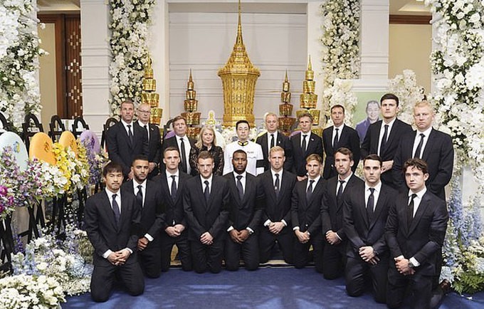 Ban lãnh đạo và cầu thủ Leicester sang Thái Lan viếng cố Chủ tịch Vichai - Ảnh 9.