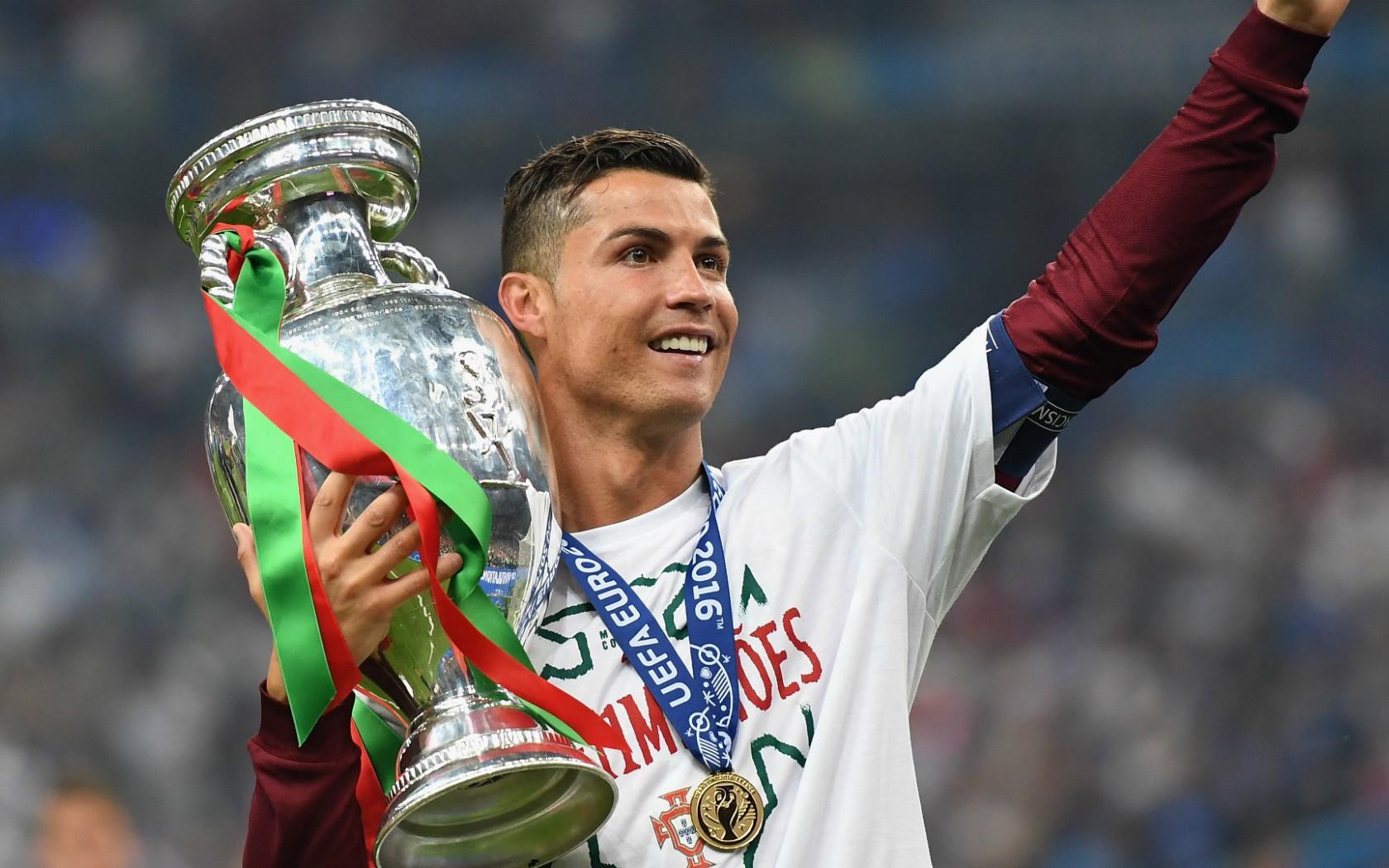 Ronaldo, thuyền trưởng hay mỏ neo của Bồ Đào Nha? - Ảnh 1.