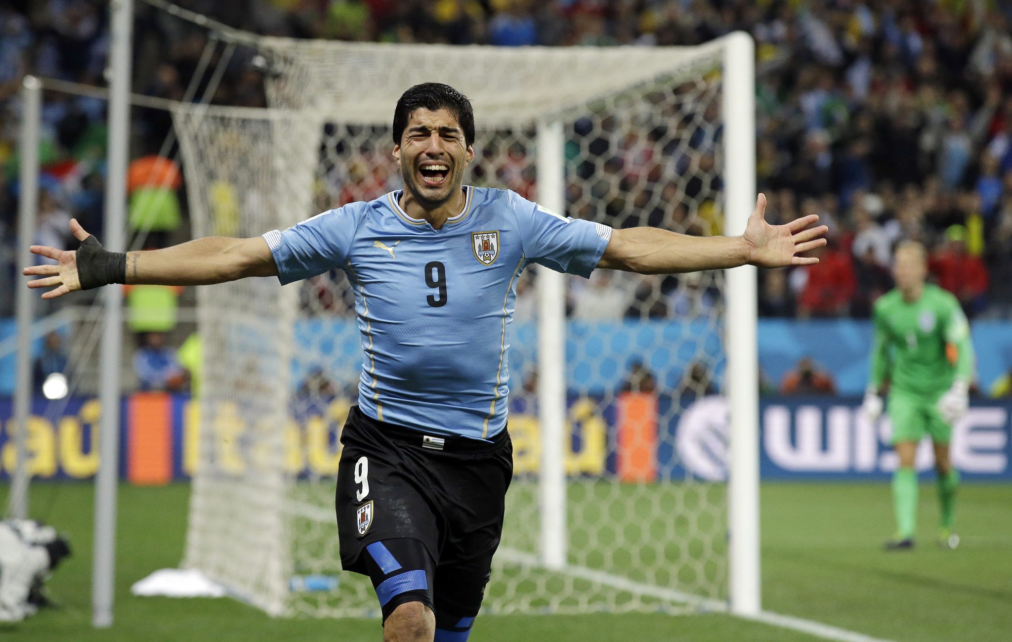 Tại sao người Uruguay bảo vệ Suarez sau scandal tại World Cup 2014? - Ảnh 6.