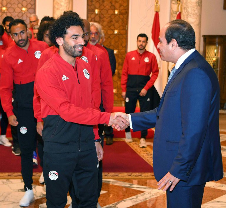 Hàng chục nghìn CĐV Ai Cập đổ tới sân xem “vị thánh sống” Mo Salah trở lại tập luyện - Ảnh 8.