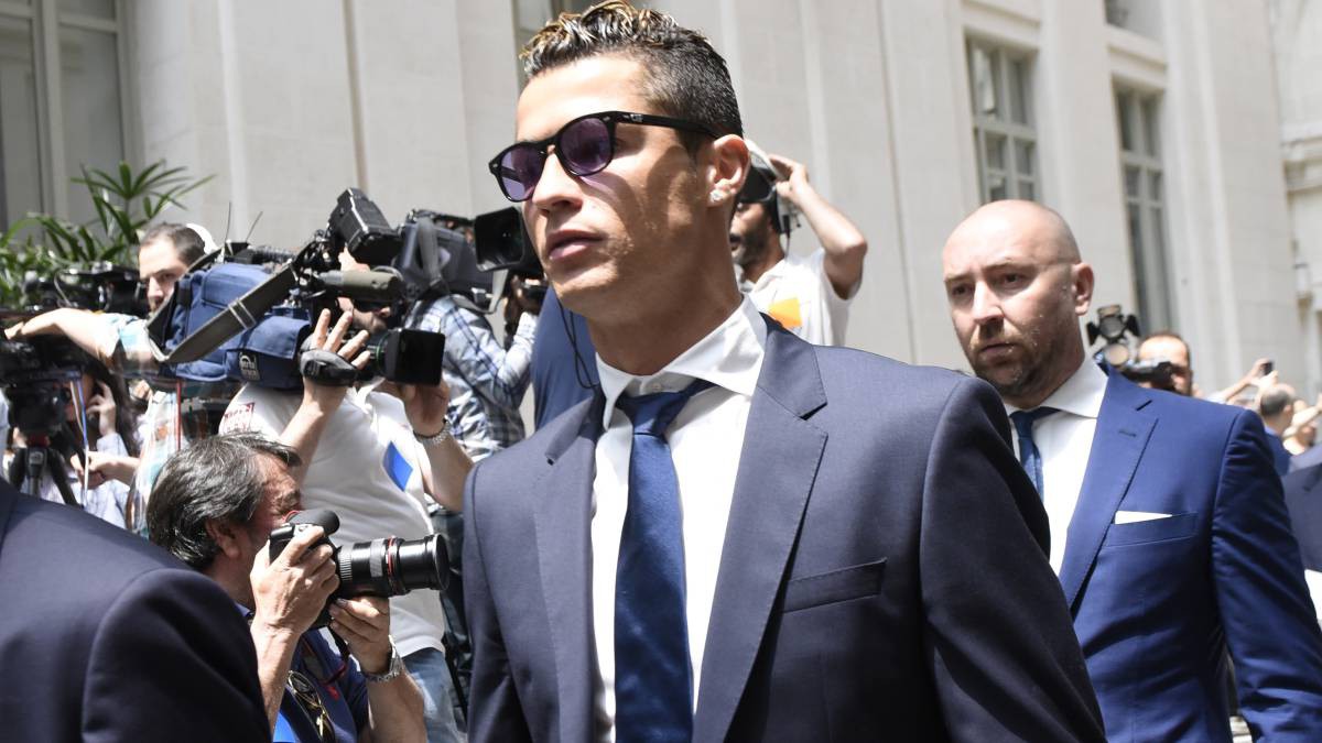 Ronaldo bị kết án 2 năm tù treo và nộp phạt 18,8 triệu euro vì trốn thuế - Ảnh 1.