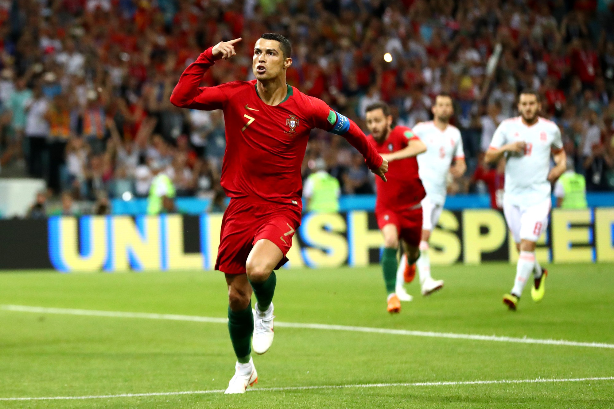 Bồ Đào Nha 3-3 Tây Ban Nha: Ronaldo lập hat-trick, De Gea mắc sai lầm - Ảnh 1.